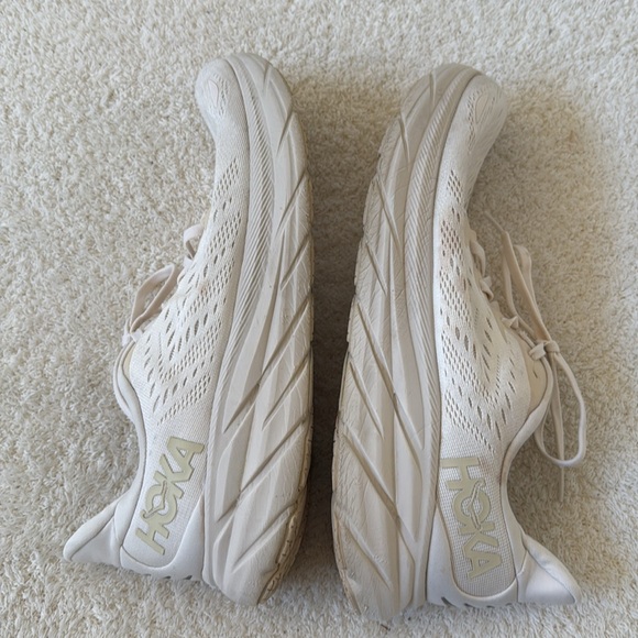 HOKA Clifton 8 Men’s 10. Used with minor wear. See pics for details. - Picture 4 of 8